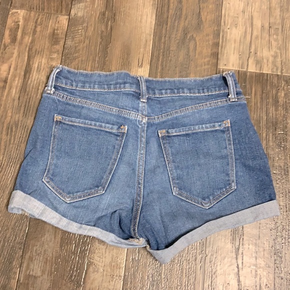 OLD NAVY SHORTS - Picture 2 of 4